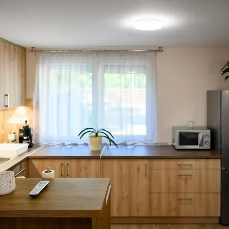 Nyaraló Nándi Jakuzzis Vendégház