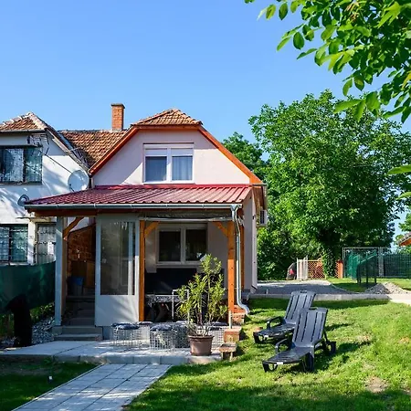 Nandi Jakuzzis Vendeghaz Gyomaendrőd