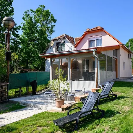 Case de vacanță Nandi Jakuzzis Vendeghaz Gyomaendrőd