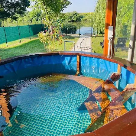 Nandi Jakuzzis Vendeghaz Case de vacanță Gyomaendrőd